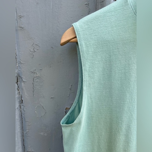 Epoque evolution sleeveless mock neck tee, size M - Picture 7 of 7